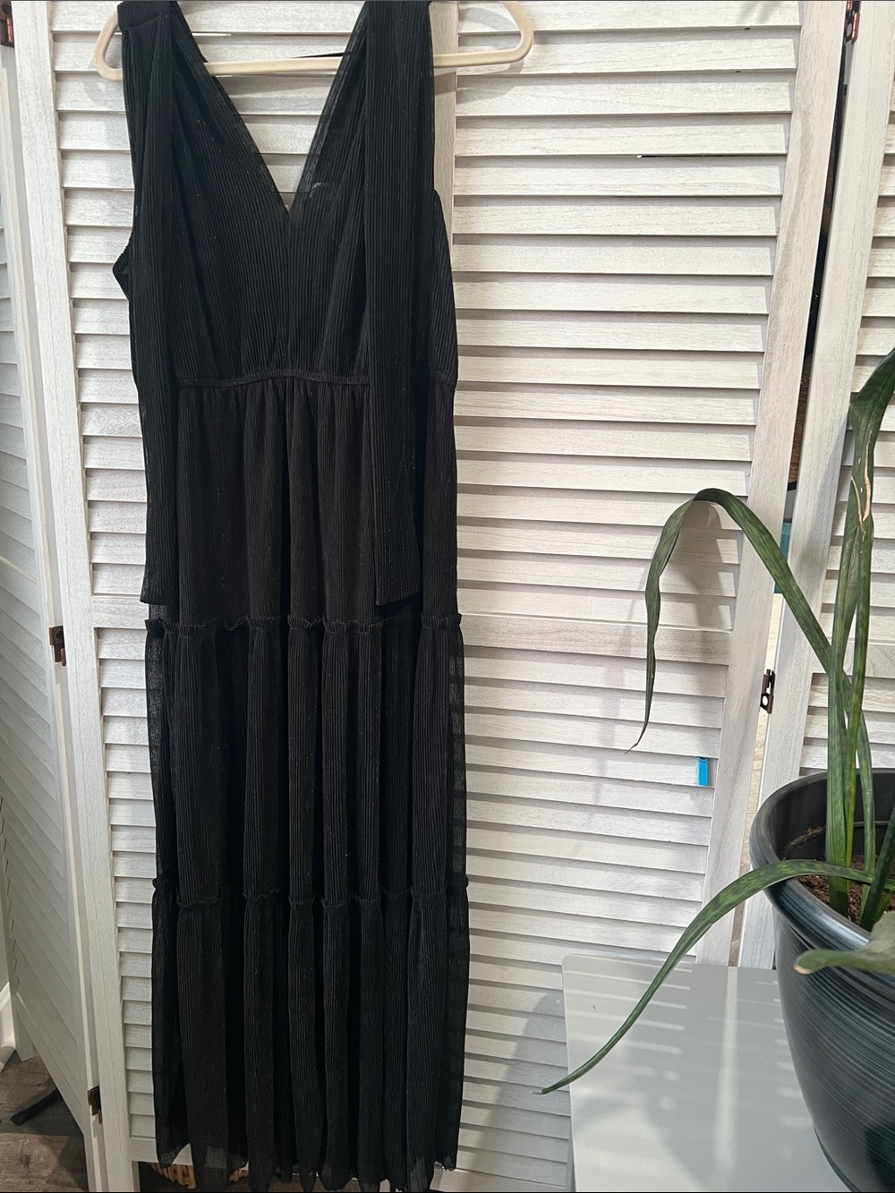 Sleeveless Black V-Neck Tiered Maxi Dress